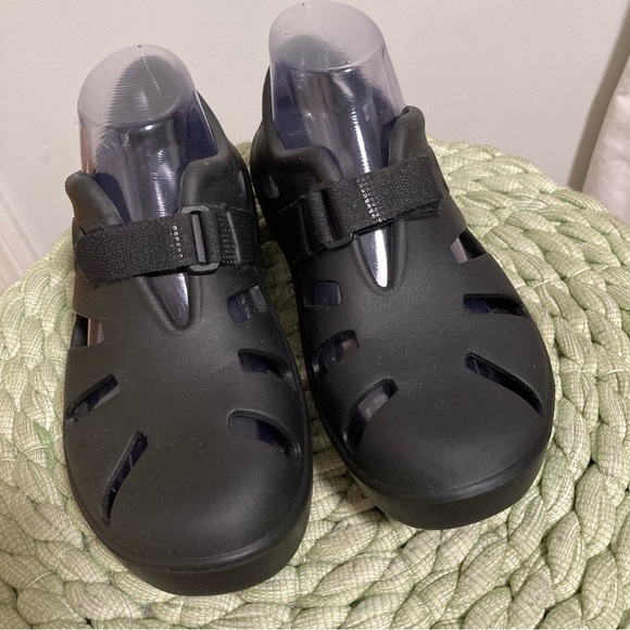 OOFOS Oocandoo Black Outdoors Sandals - Picture 5 of 14